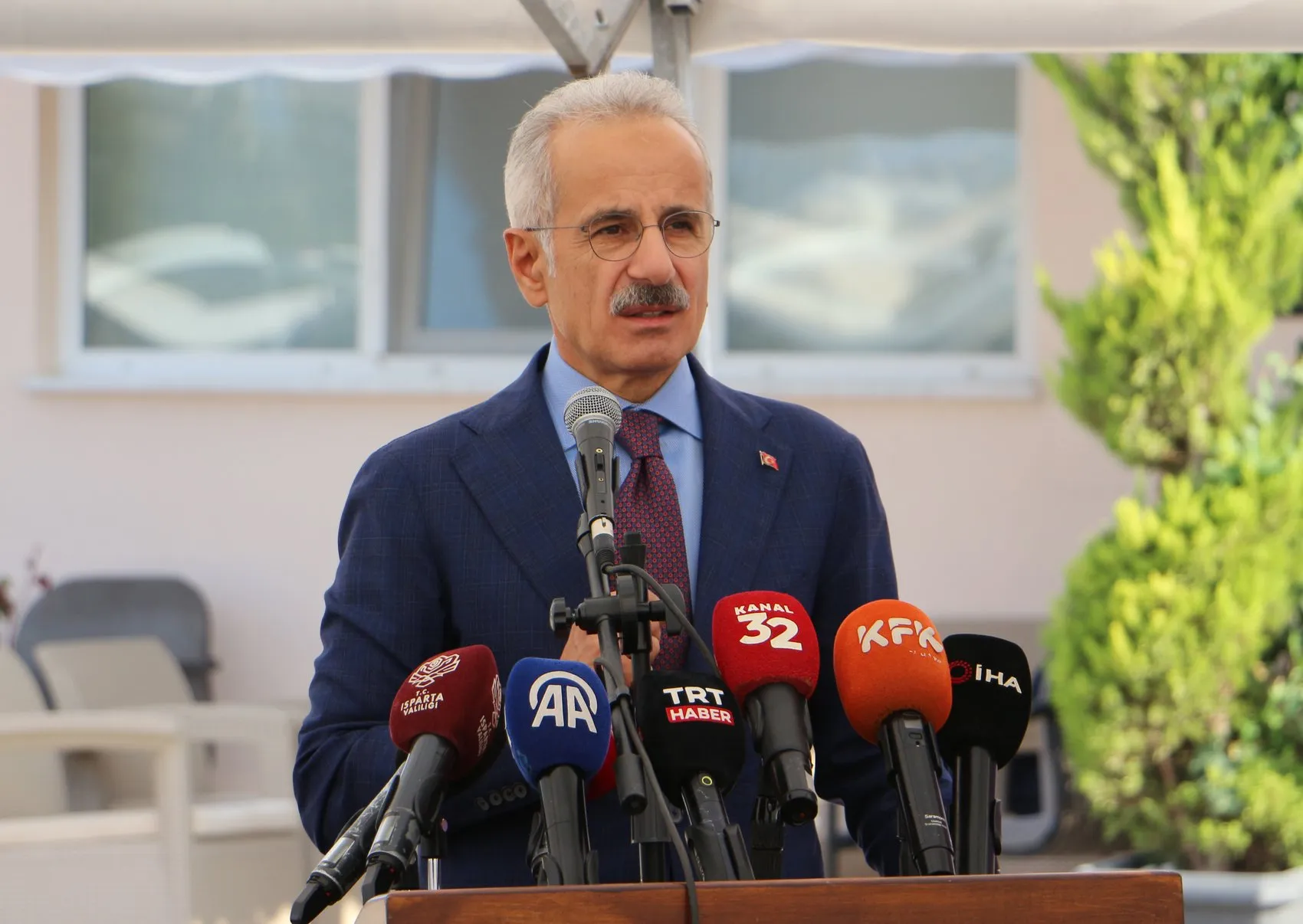 Bakan Uraloğlu'ndan Isparta'ya dev ulaşım müjdesi: Dereboğazı-Antalya yolu için tarih verildi