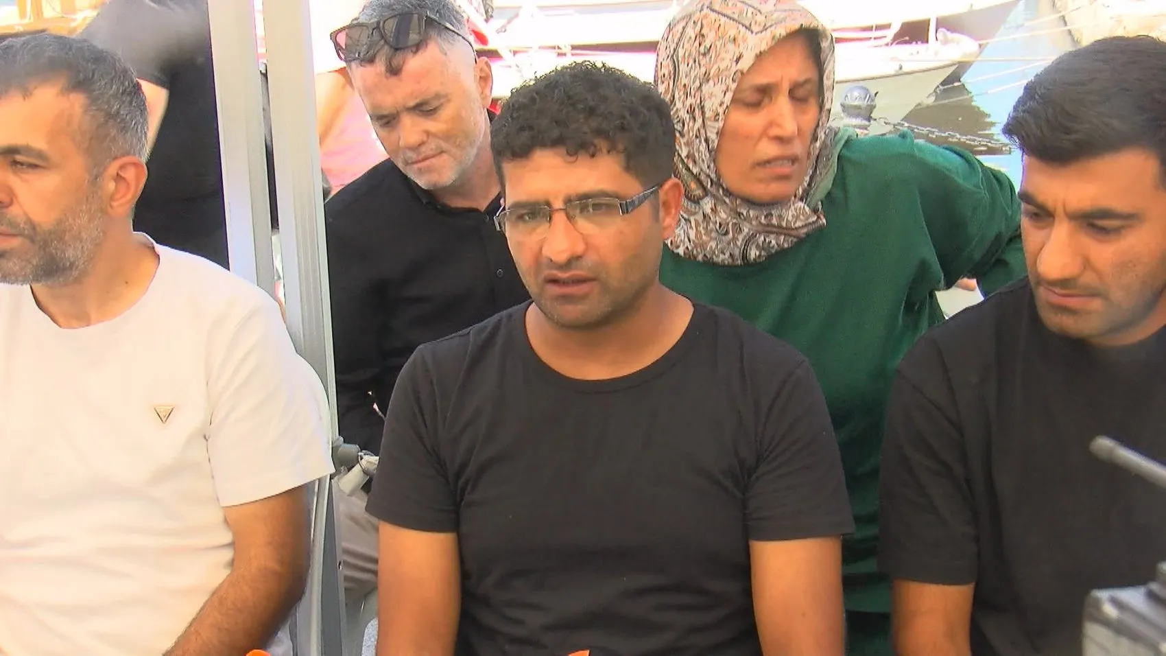 Silivri açıklarında zamana karşı yarış: Kayıp 10 denizcinin aileleri o tek umuda tutundu