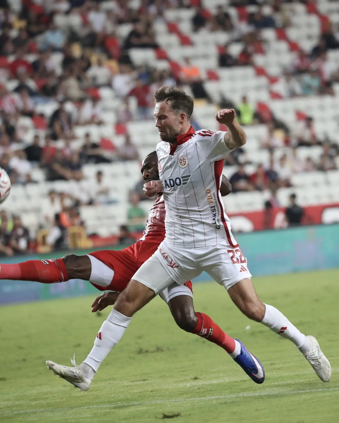 Antalyaspor'un evindeki kabusu bitmiyor: Sivasspor galibiyetle tanıştı