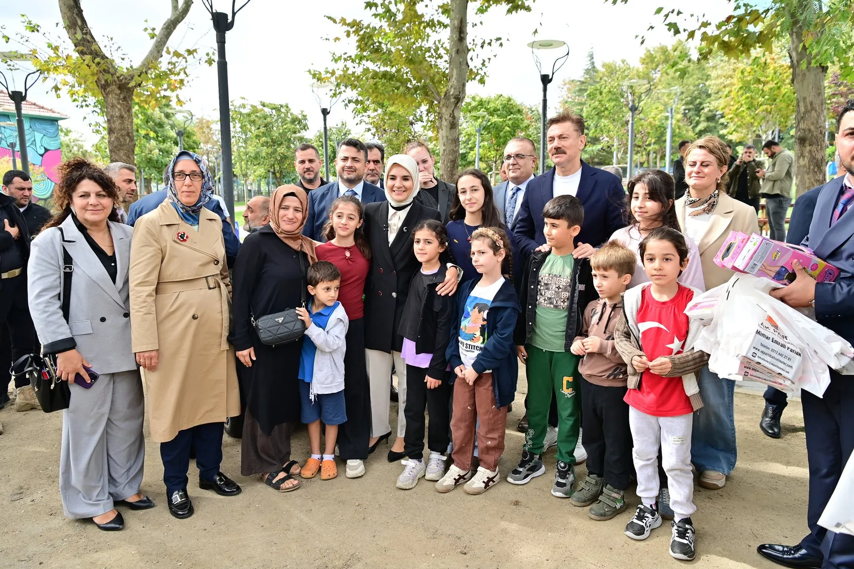 Bakan Göktaş Bahçelievler'de: Genç çiftlerin evine konuk oldu, esnafın kapısını çaldı