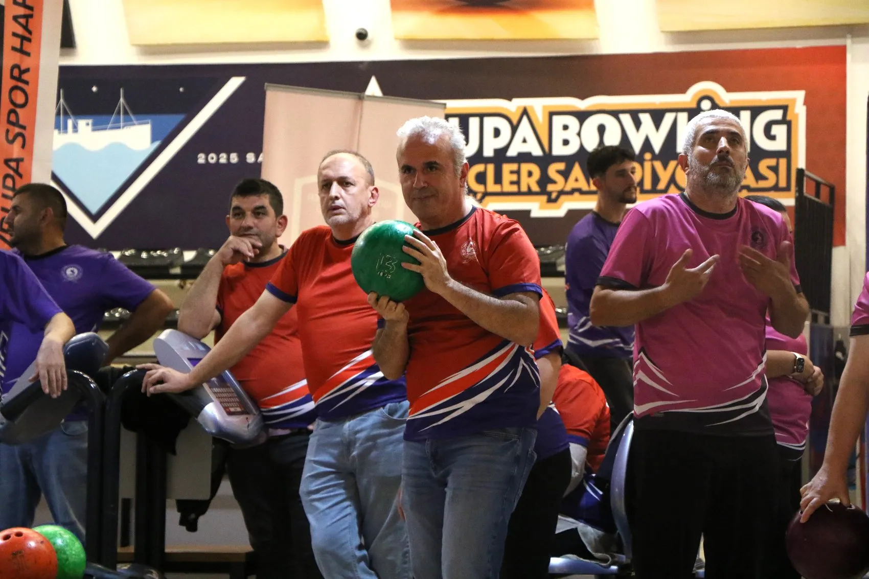 Samsun'da sessizliğin sesi bowling salonunda yankılandı