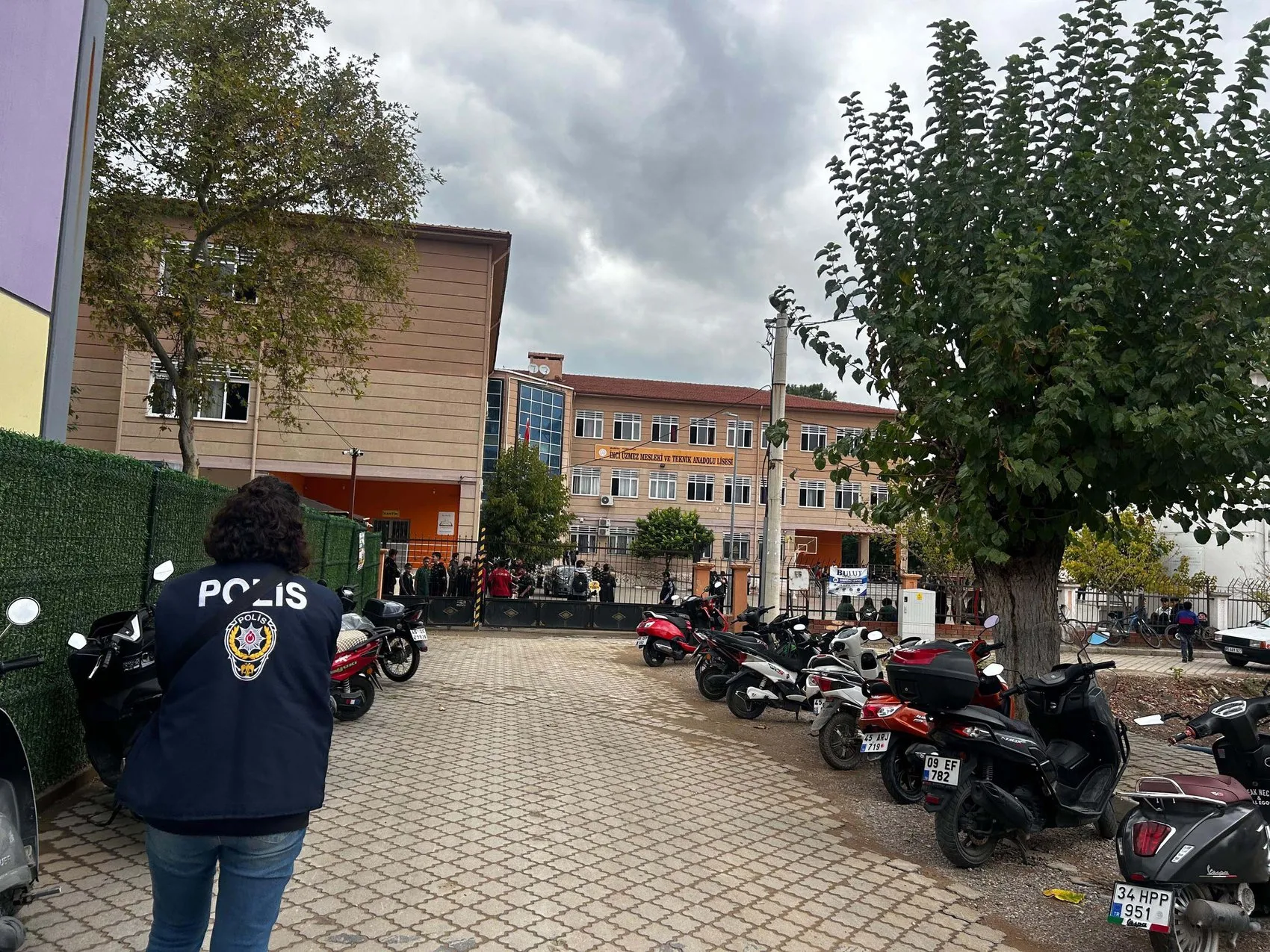 Turgutlu'da dehşet dolu günlerin ardından okulda ilk ders zili çaldı