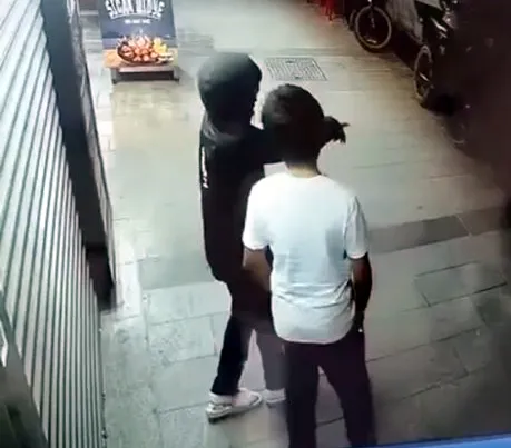 Avcılar'da güvenlik kameralarına yansıyan iki ayrı hırsızlık vakası
