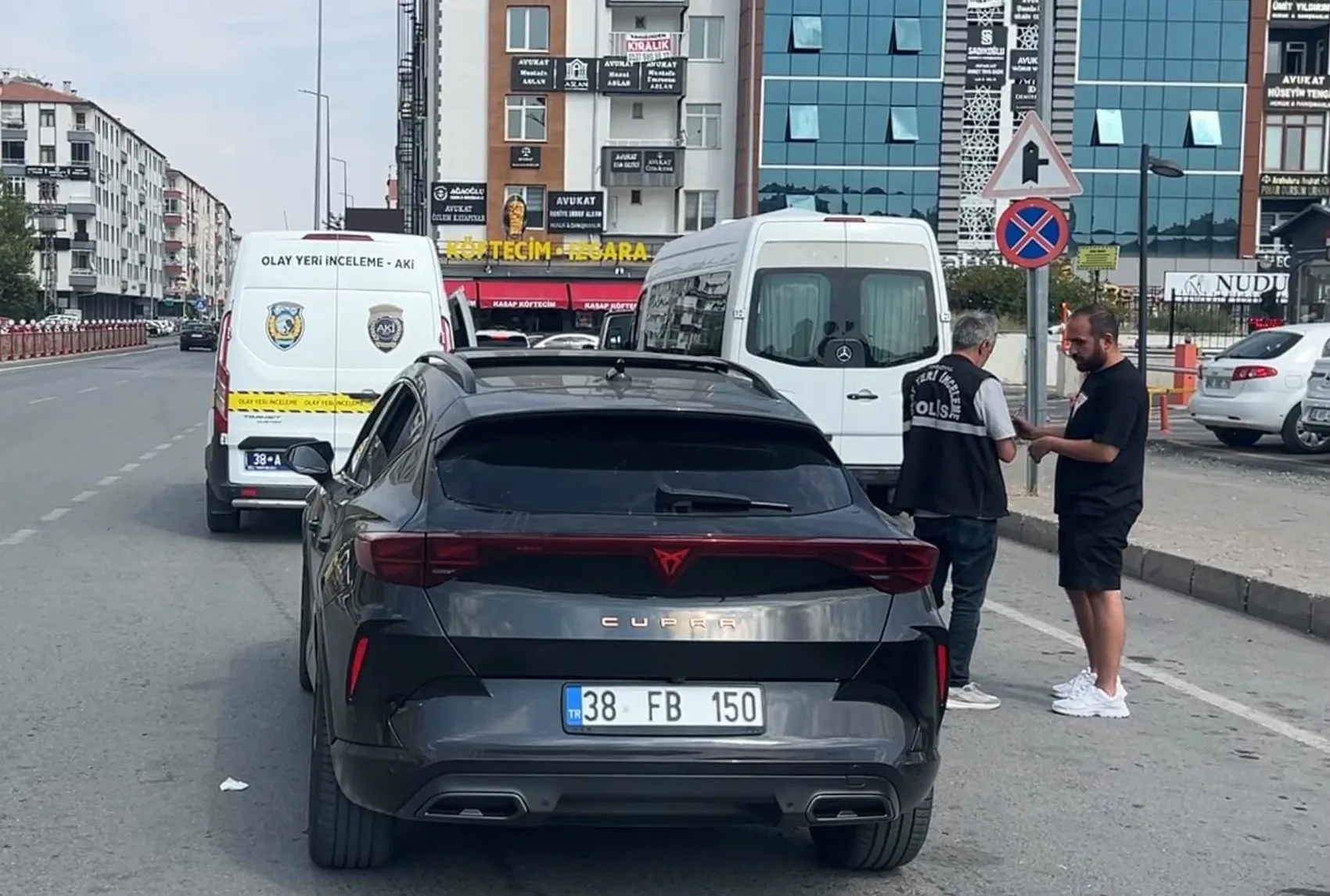 Kayseri'de dikkatsizlik pahalıya patladı: Anahtarı üzerinde bırakılan otomobili çocuklar kaçırdı