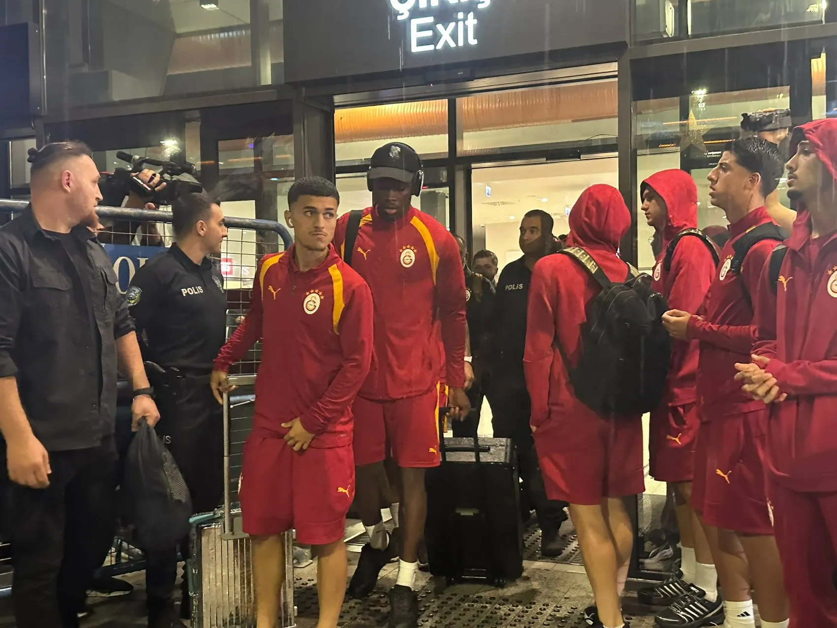 Dev maç öncesi Trabzon'a çıkarma: Galatasaray'da kritik eksikler dikkat çekiyor