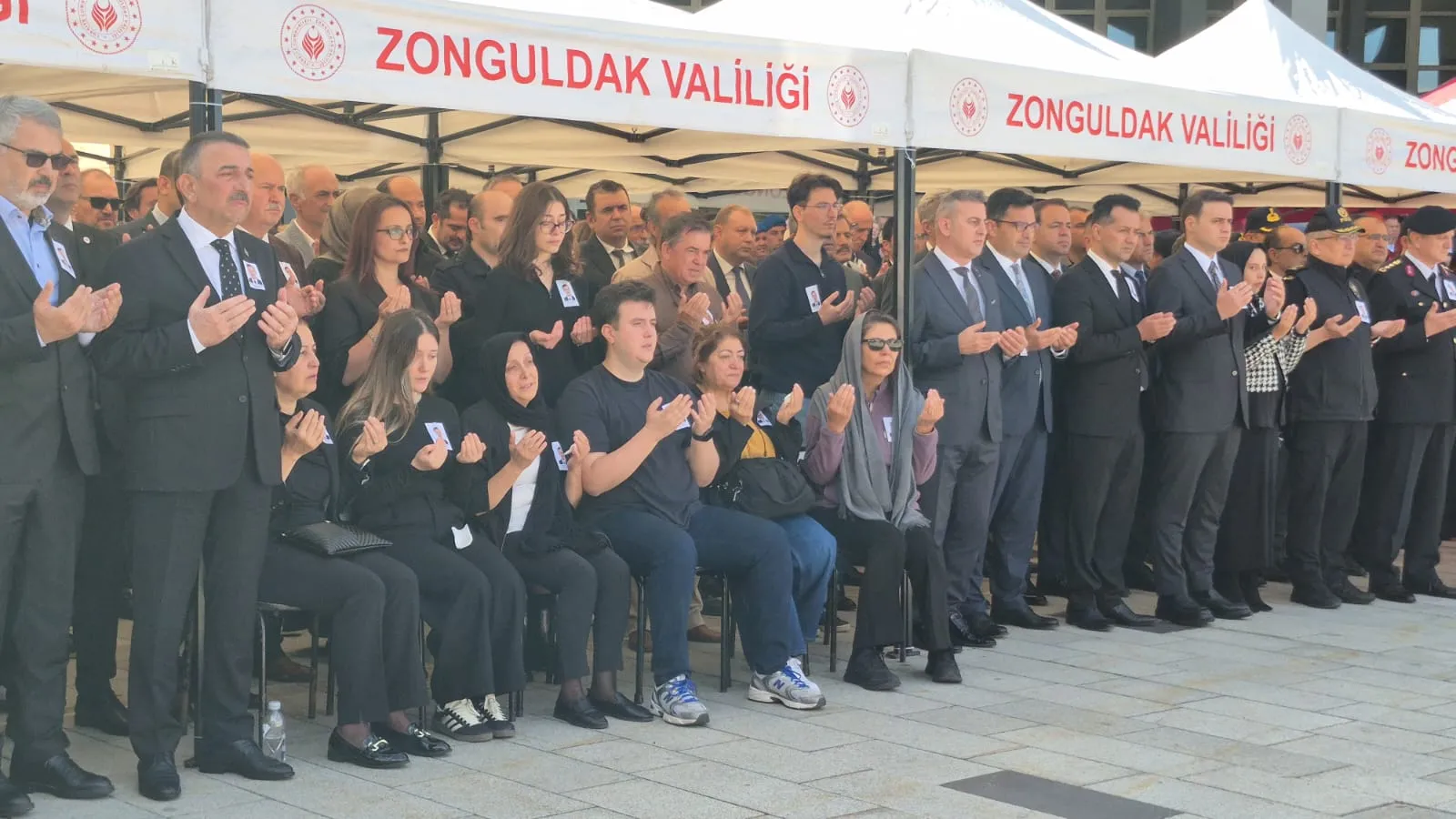 Zonguldak'ta hüzünlü veda: Emeklilik hayalleri kuran Vali Yardımcısı son yolculuğuna uğurlandı