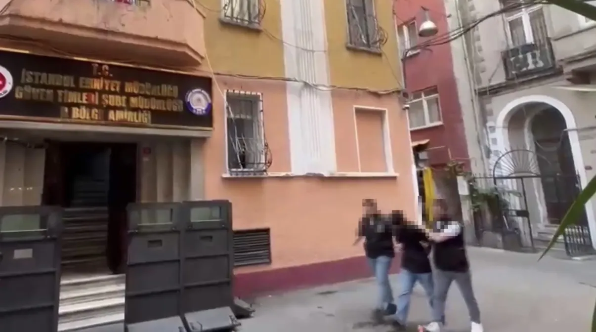 Beyoğlu'nun karanlık sokaklarında dehşet: 21 suç kayıtlı çocuk çete tutuklandı
