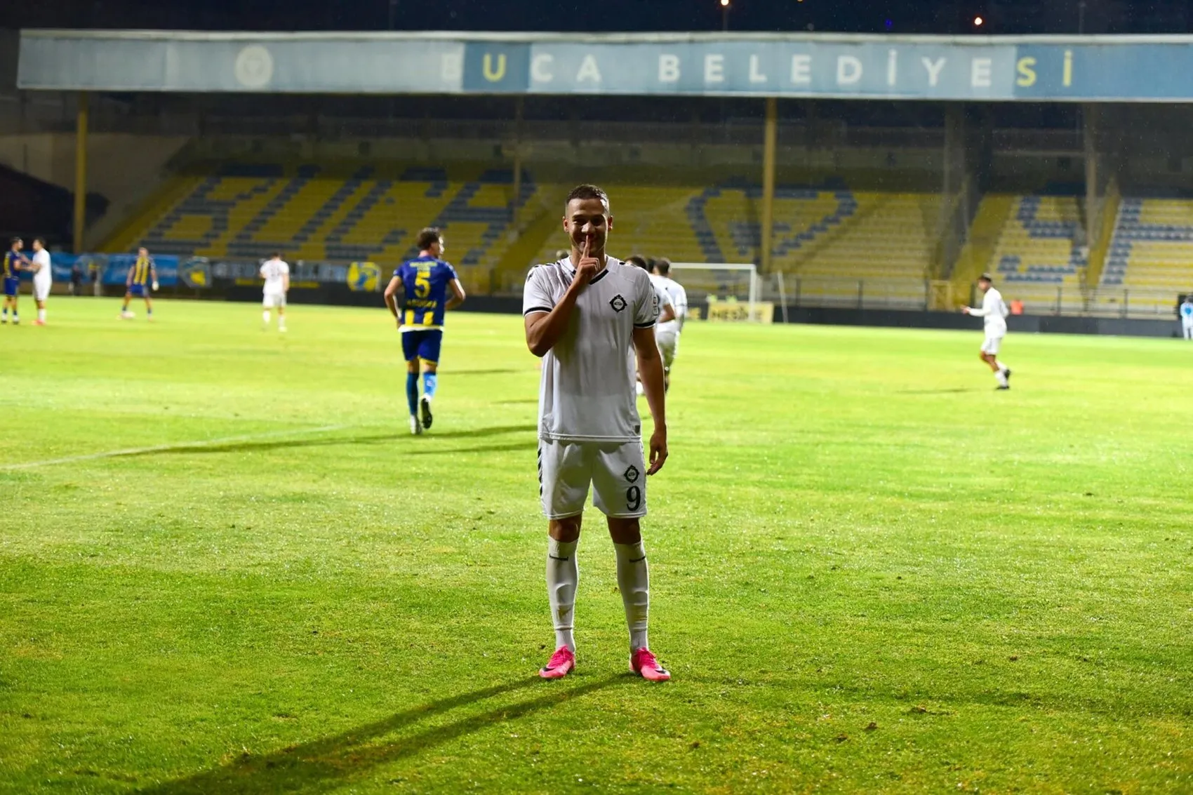 İzmir derbisinde gençlerin zaferi: Yönetimsiz Altay sahada devleşti