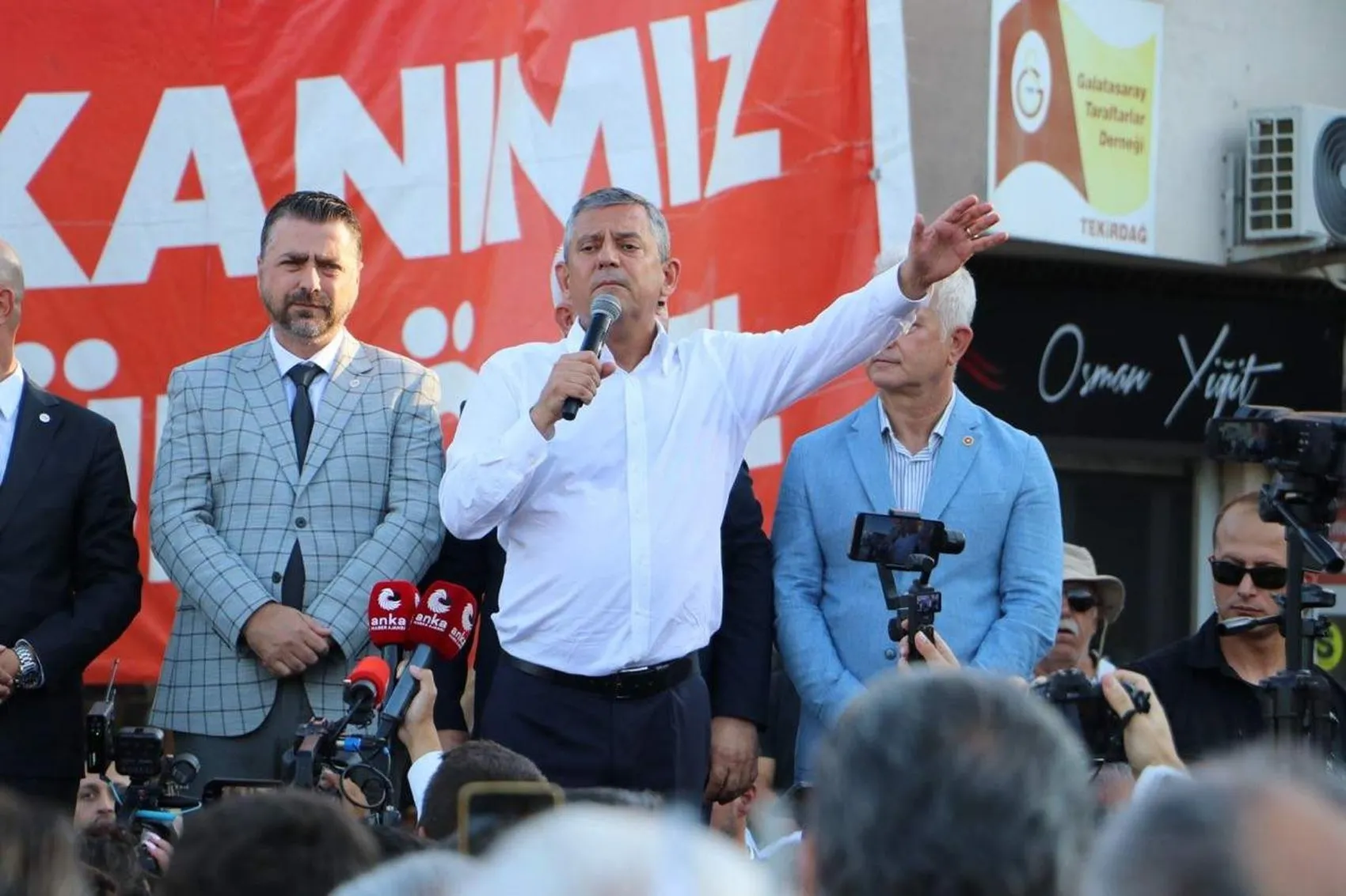 Özgür Özel'den Tekirdağ'da İktidar Mesajı: 30 Yıl Muhalefette Kalacağıma 30 Dakika Haysiyetimle İktidar Olurum
