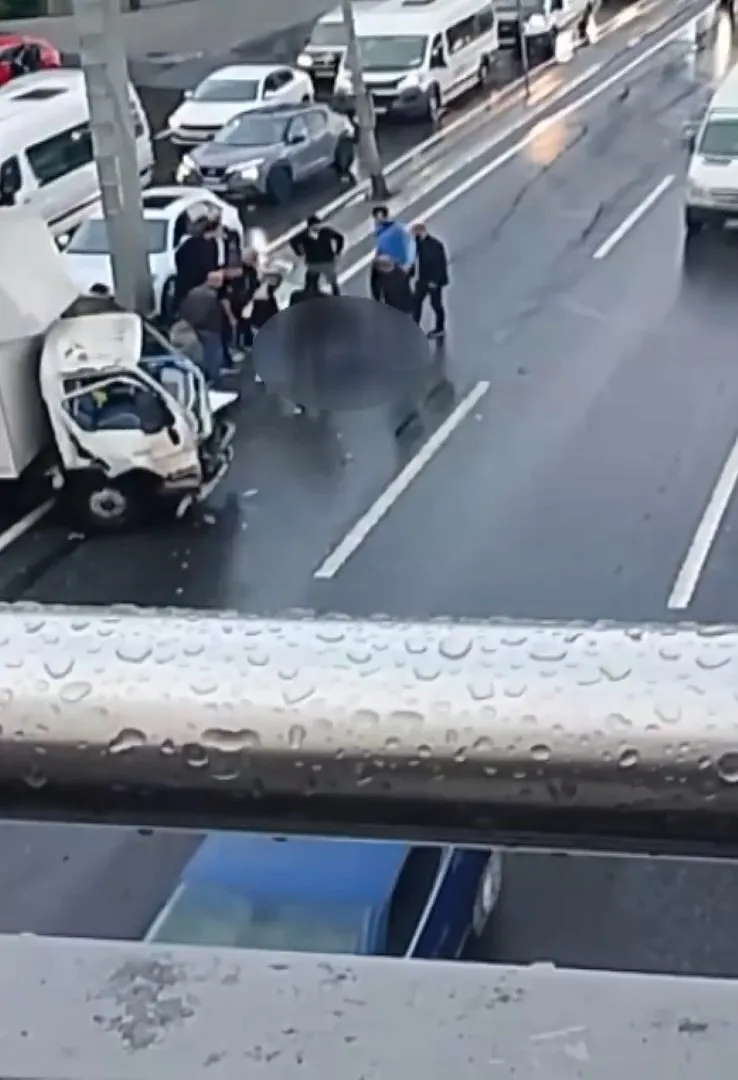 Esenyurt'ta sabah saatlerinde korkunç kaza: Direksiyon hakimiyetini kaybeden sürücü hayatını kaybetti