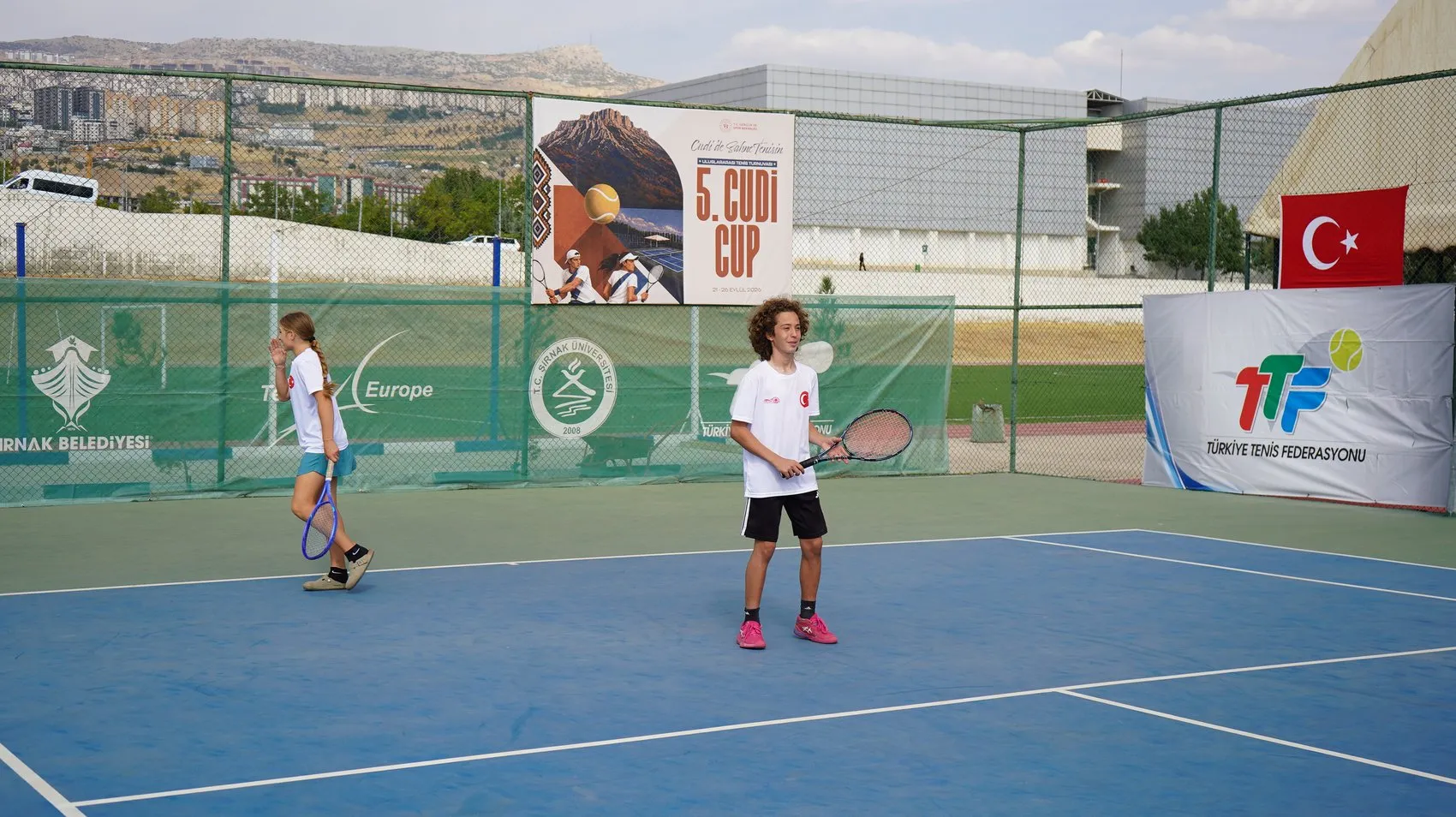 Cudi'nin Eteklerinde Raket Sesleri: Şırnak'ta Uluslararası Tenis Şöleni Başladı