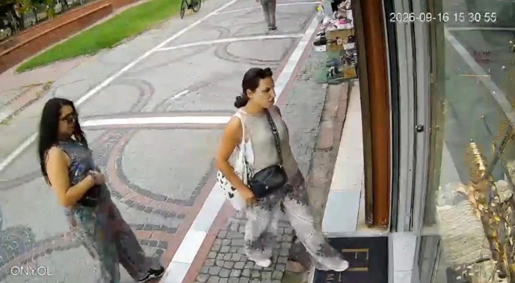 Edirne'de 325 bin liralık vurgun: Müşteri kılığındaki şüpheliler sınırı çoktan geçti