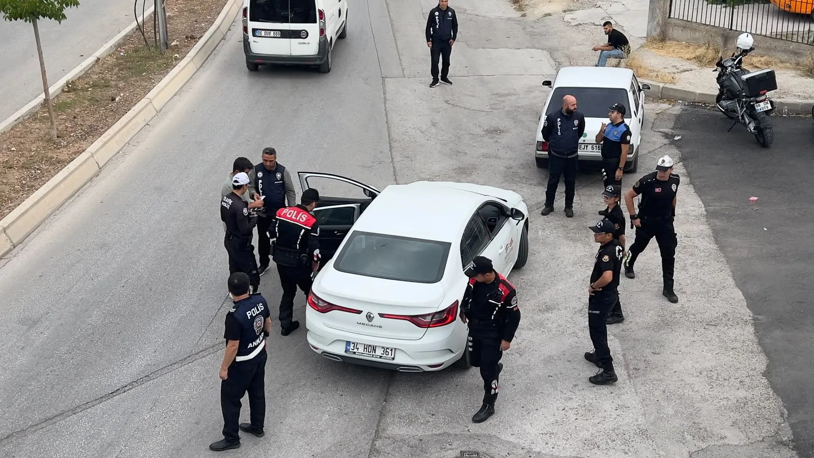 Başkentte eğitim mesaisi: Emniyetten öğrencilere tam koruma kalkanı