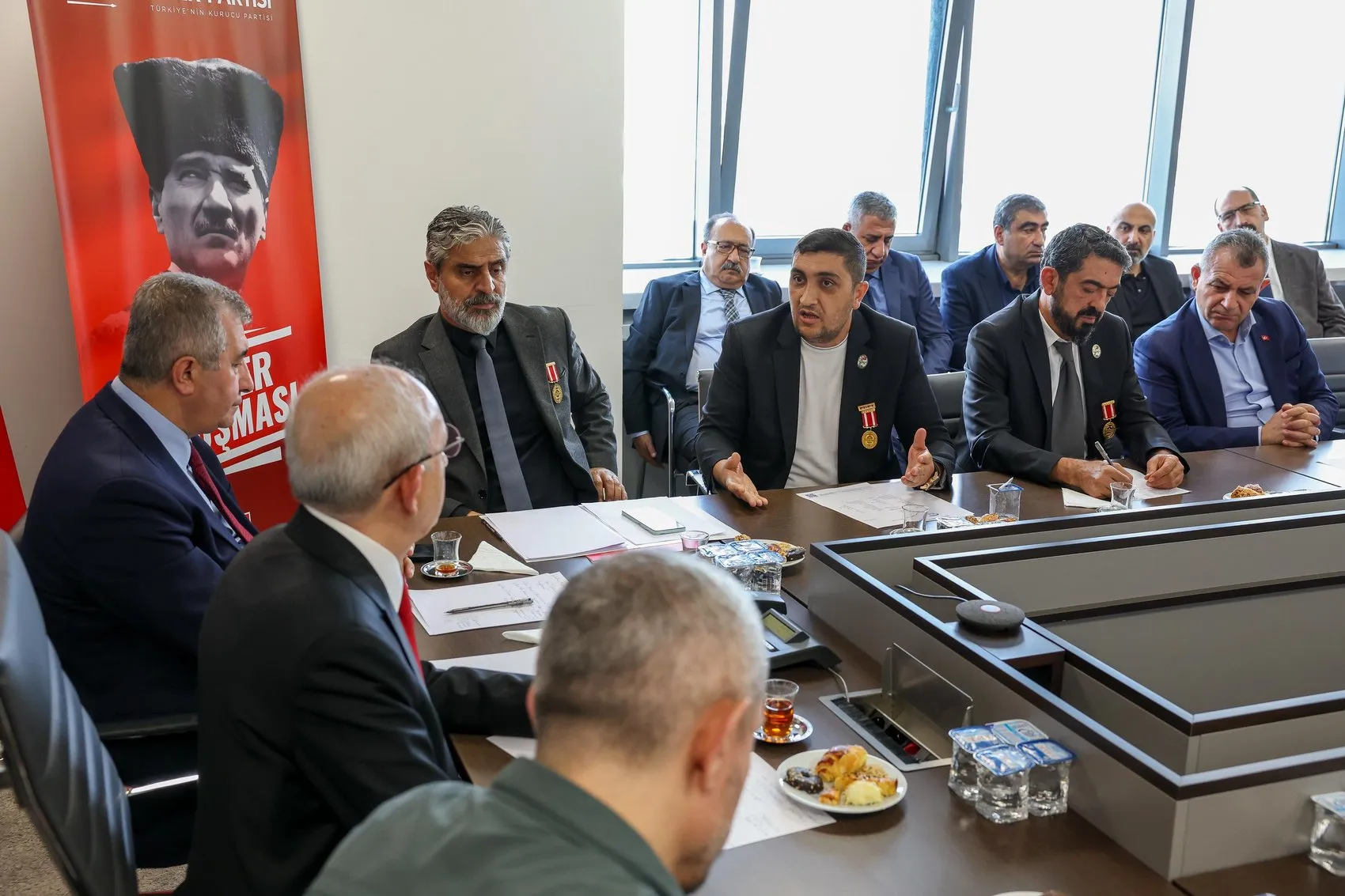 Gazilerin sesi genel merkezde yankılandı: Kılıçdaroğlu ile kritik buluşma