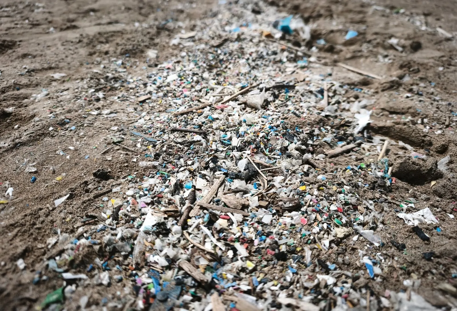 Akdeniz'in derinliklerinde sessiz istila: Balıkçı ağları artık deniz canlısı değil plastik doluyor