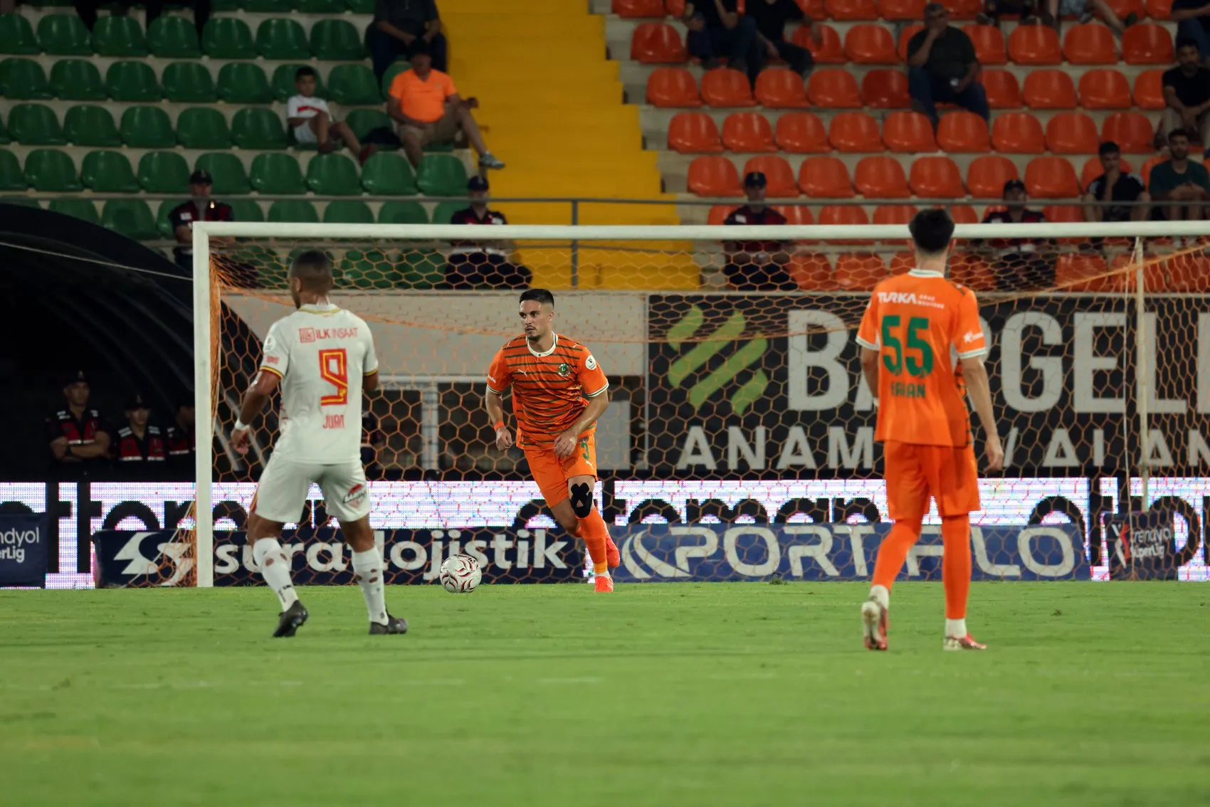 Alanyaspor'dan Hakem Yönetimine Sert Çıkış: İki Penaltımız Görmezden Gelindi