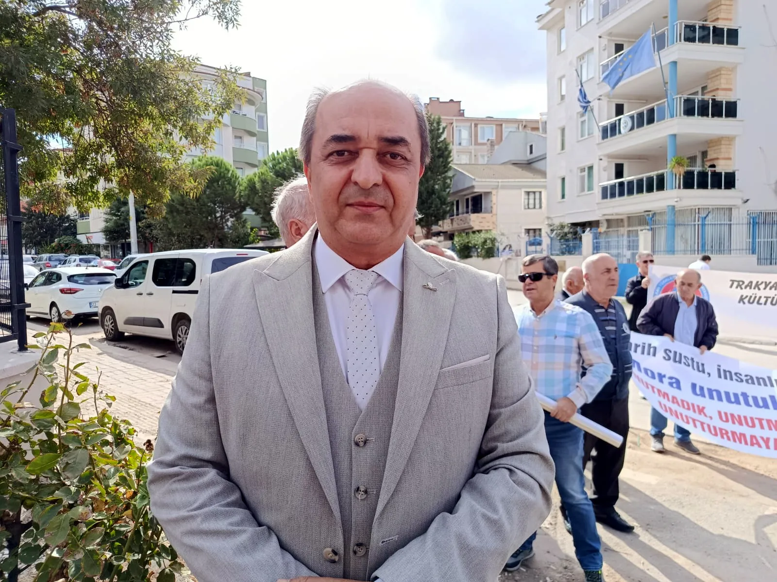 Edirne'de 205 yıllık acı: Yunanistan Konsolosluğu'na siyah çelenkli protesto