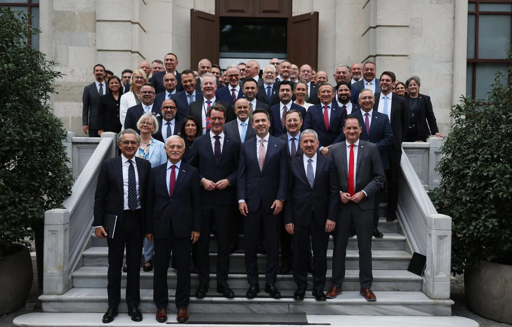 Almanya ile 60 milyar dolarlık hedef: Bakan Bayraktar'dan enerji bağımsızlığı vurgusu
