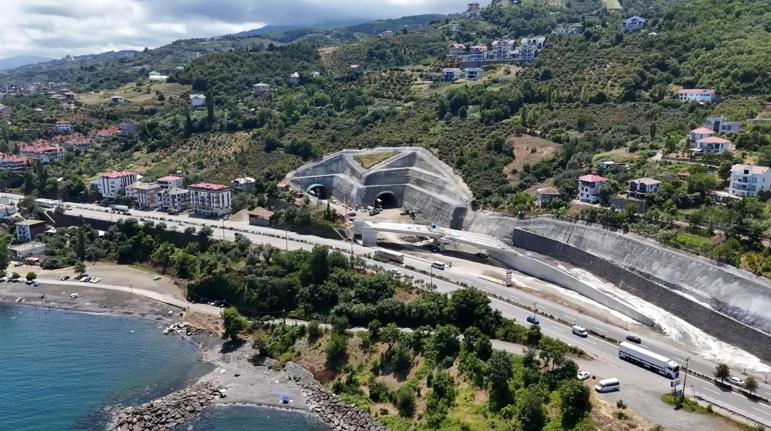 Trabzon'da dağlar deliniyor: Sahil yolunun yükünü hafifletecek dev projede geri sayım