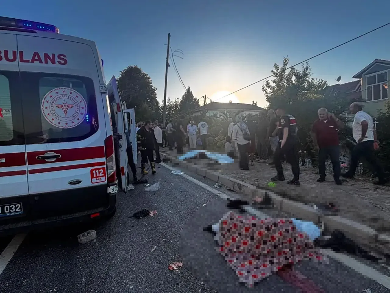 Düzce'de tarım aracı ve TIR çarpıştı: Yollar kan gölüne döndü