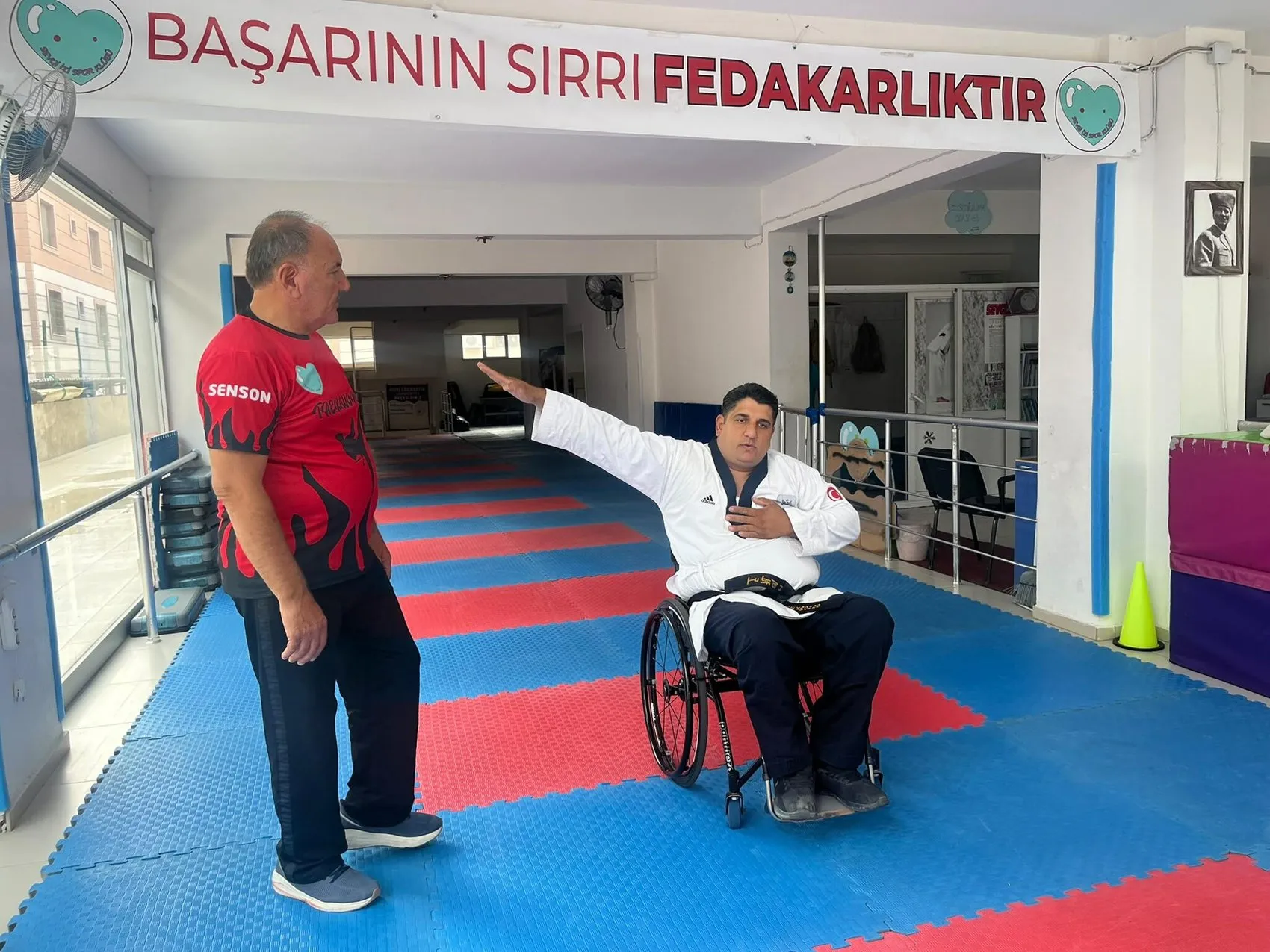 Yatağa bağımlı kaldığı günleri geride bıraktı: Şimdi kürsüde madalyasıyla parlıyor