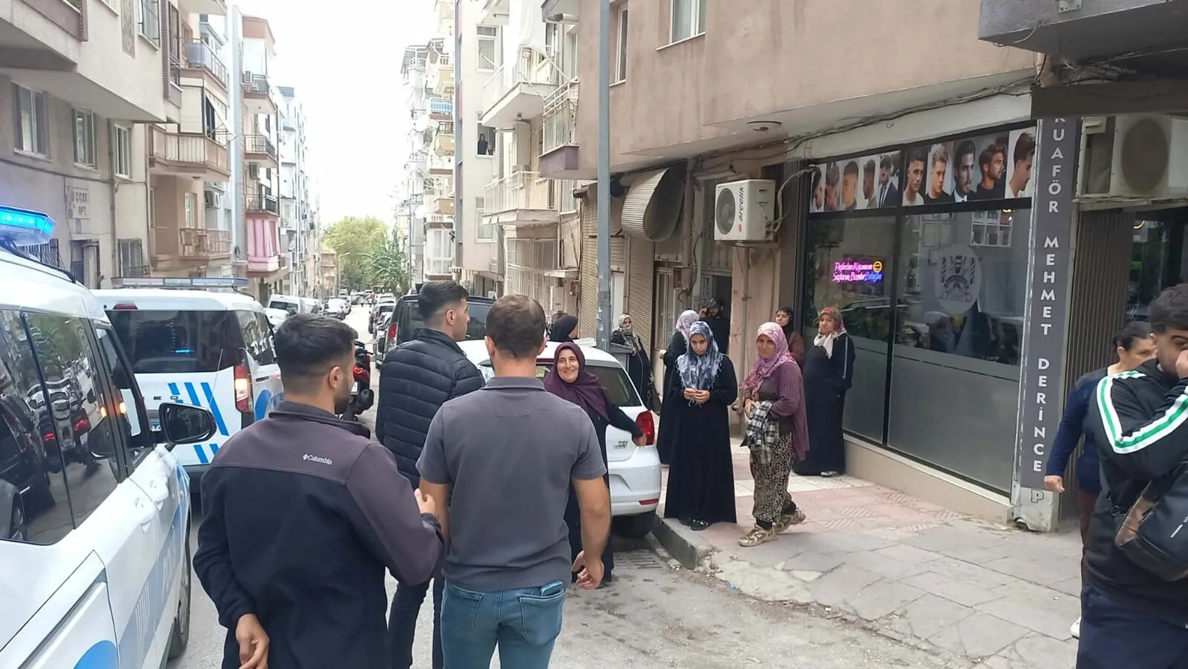 Manisa'da apartman sakinlerini dehşete düşüren komşu dehşeti: Matkapla kapıyı parçaladı