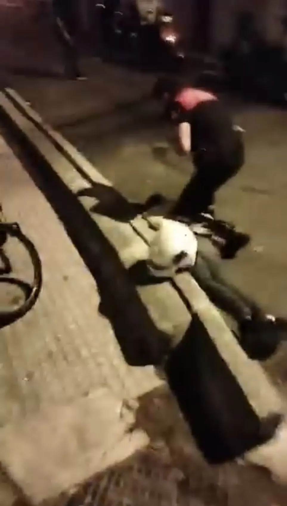 Beyoğlu'nda nefes kesen kovalamaca: Şüphelileri polisin elinden almak istediler