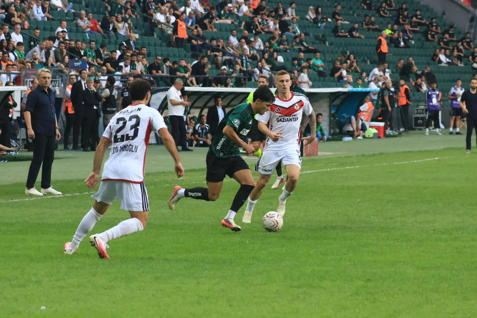 Kocaelispor evinde fırtına gibi esti: Gaziantep FK'ya geçit yok
