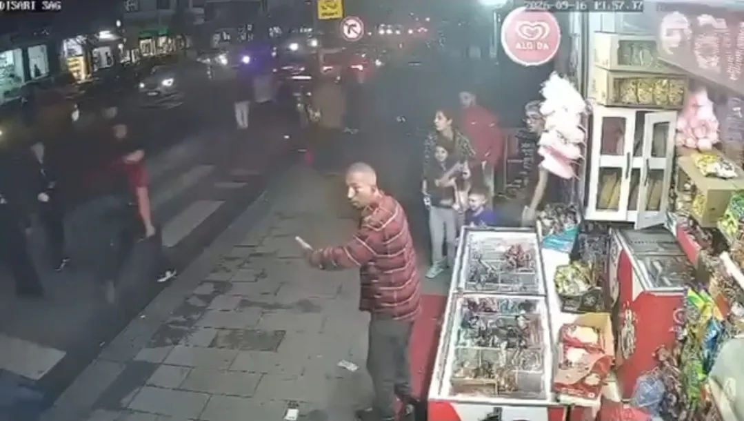 Gaziosmanpaşa'da sokak ortasında şiddet: Eski komşular arasında hesaplaşma kamerada