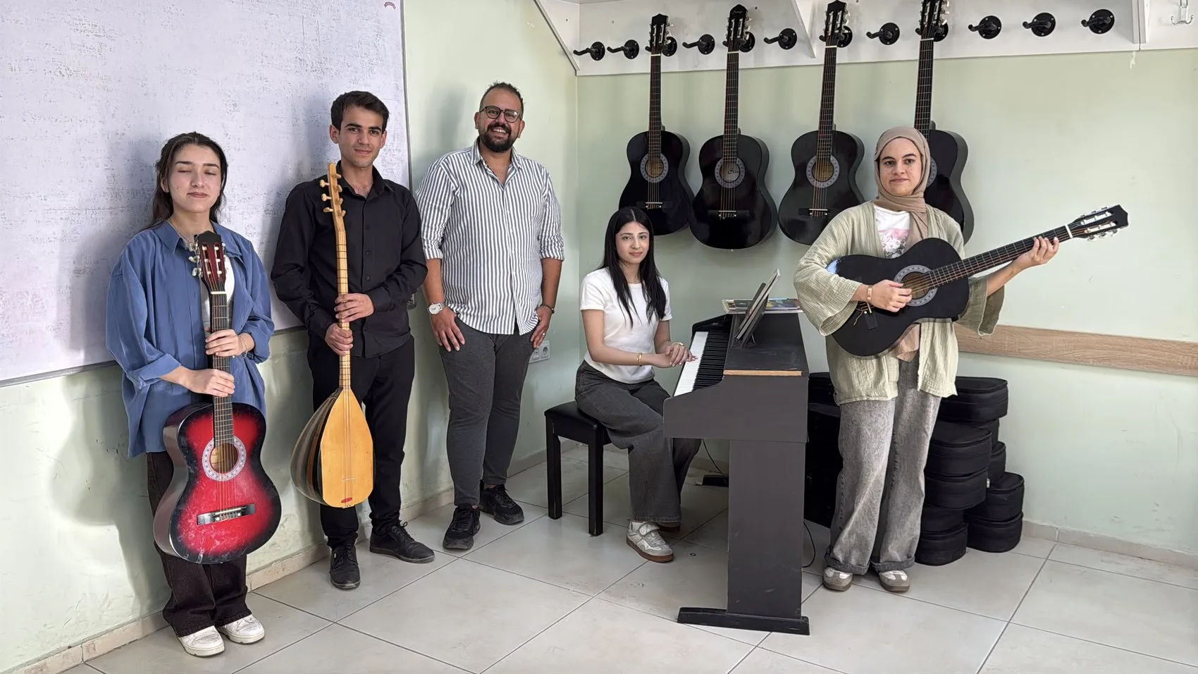 Midyat'ın müzik haritasını değiştiren öğretmen: 9 gencin hayallerine dokundu