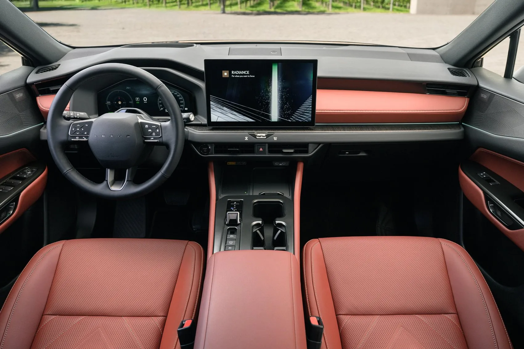 Yeni Lexus NX tanıtıldı: 100 km elektrikli menzil ve yeni kabin