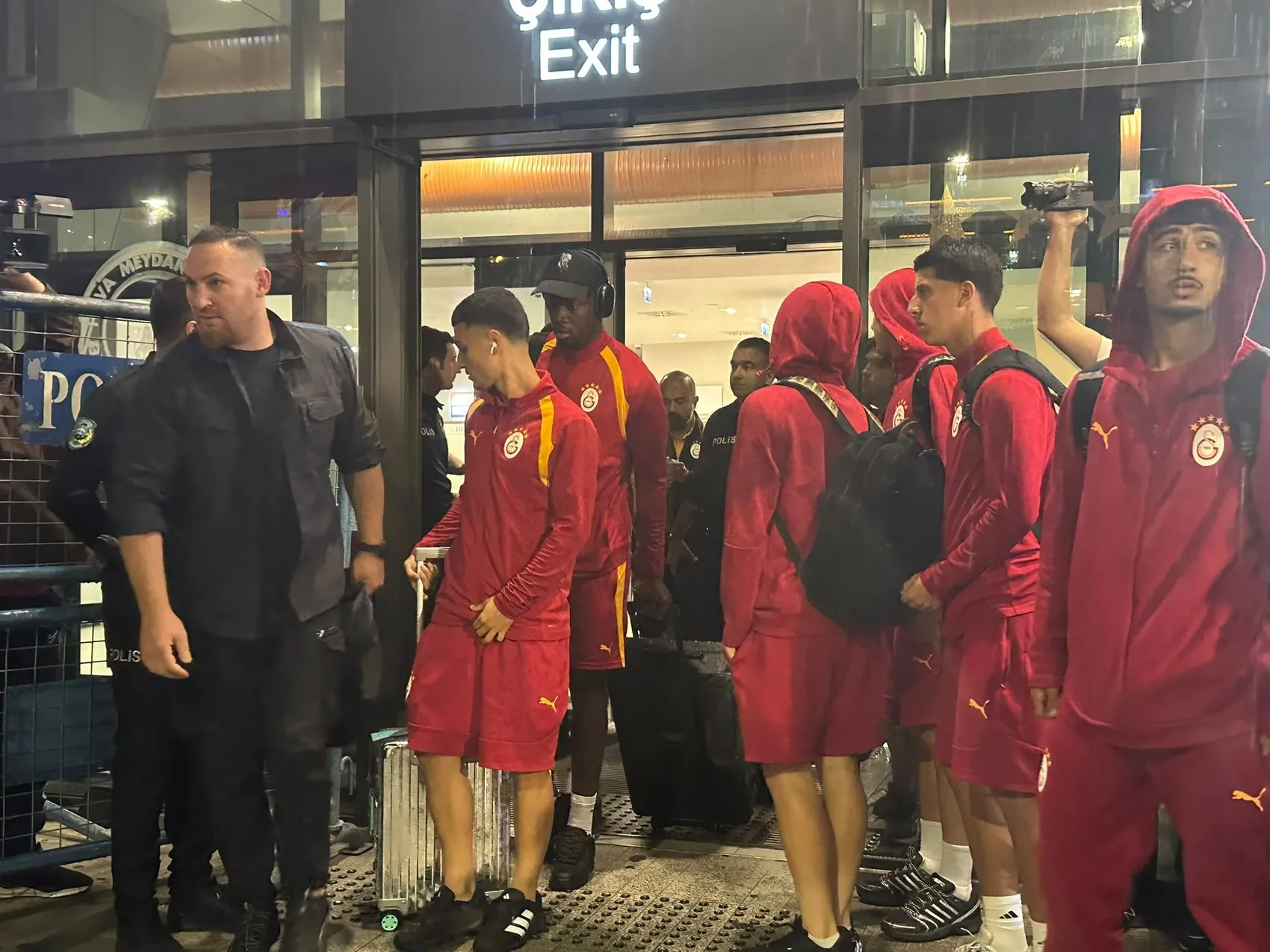 Dev maç öncesi Trabzon'a çıkarma: Galatasaray'da kritik eksikler dikkat çekiyor