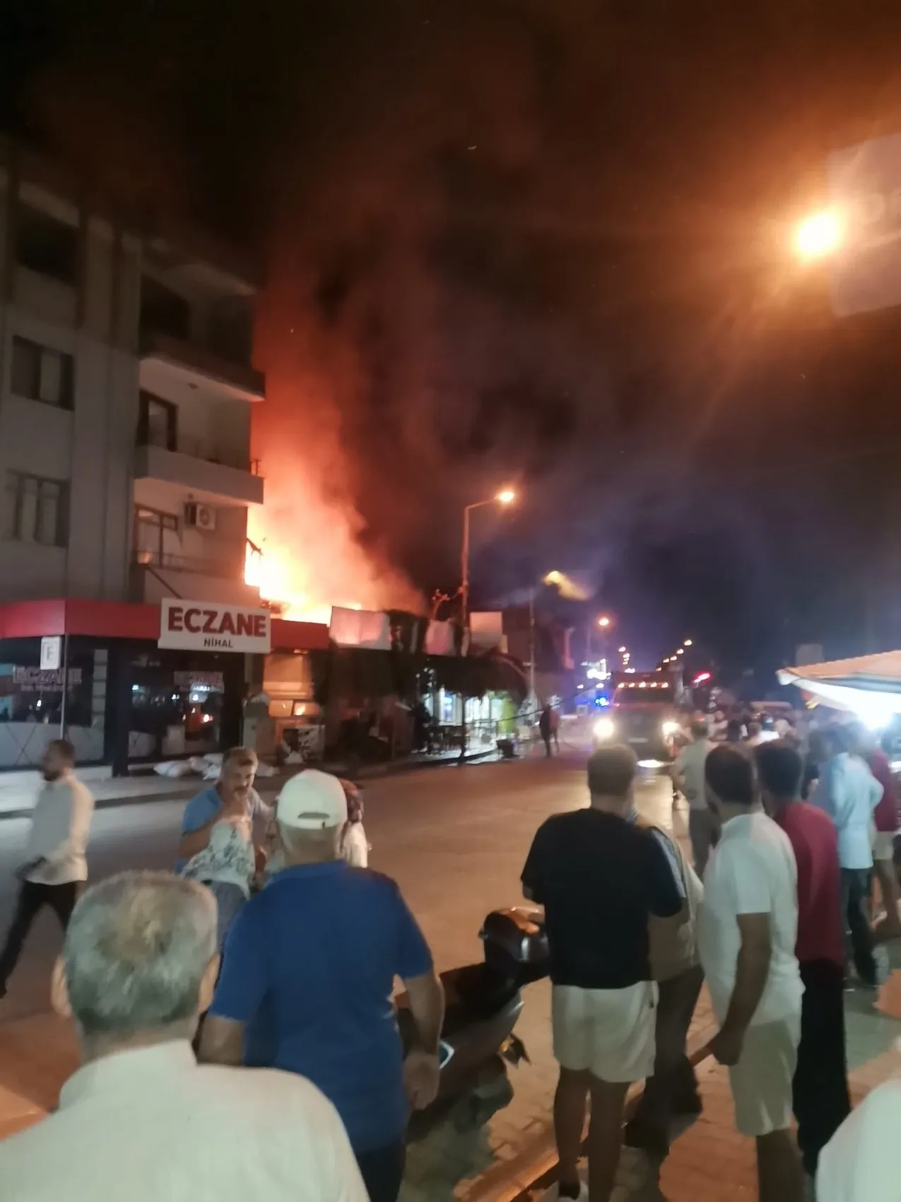 Ödemiş'te rutin temizlik kabusa dönüştü: Fırın alevlere teslim oldu
