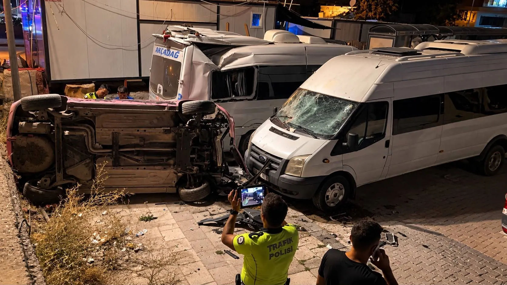 Buhara Bulvarı'nda korku dolu anlar: Otomobil otoparka daldı