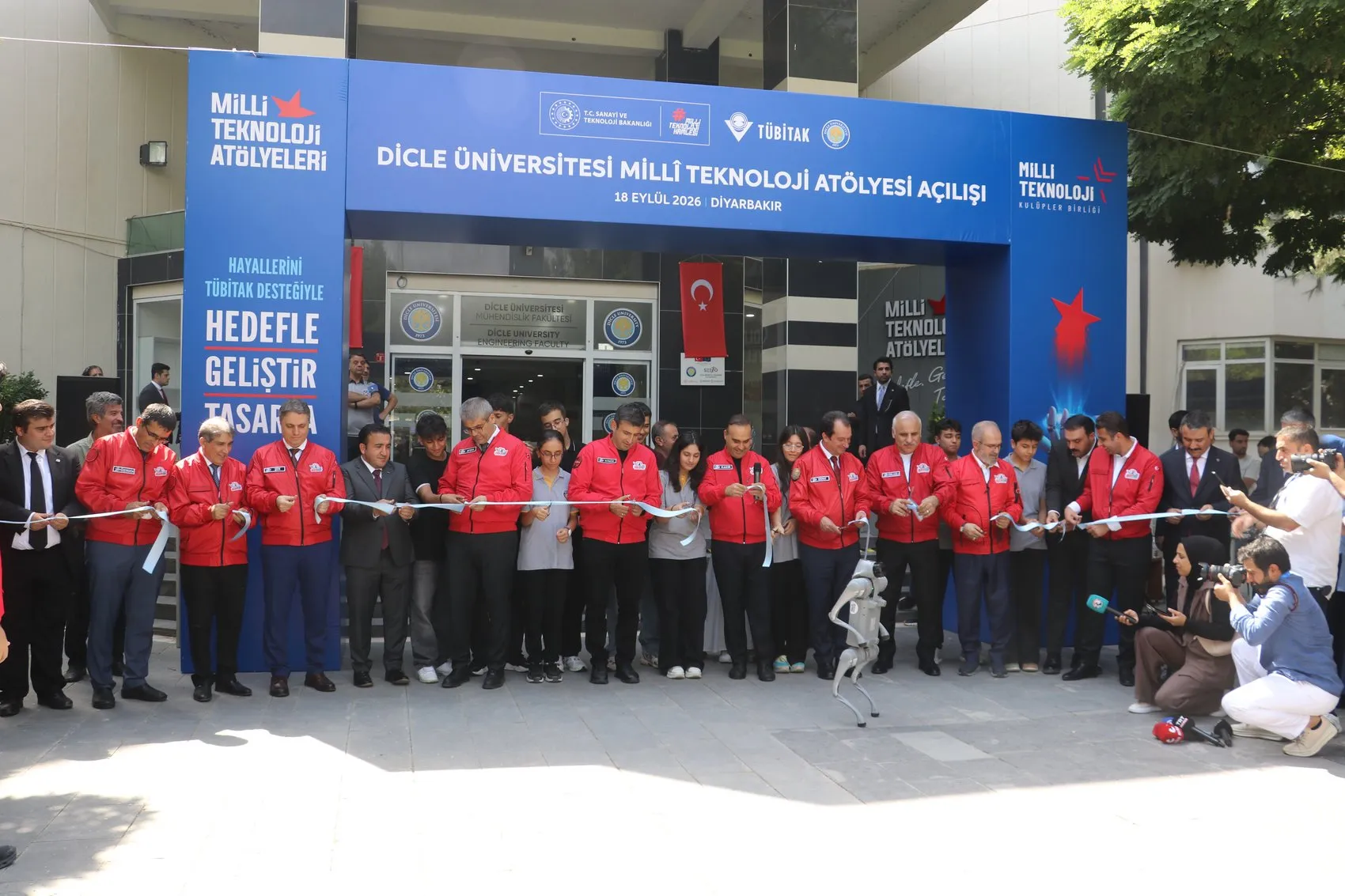 Selçuk Bayraktar'dan gençlere itiraf: O yıllara dönsem bu atölyelerde yatıp kalkardım
