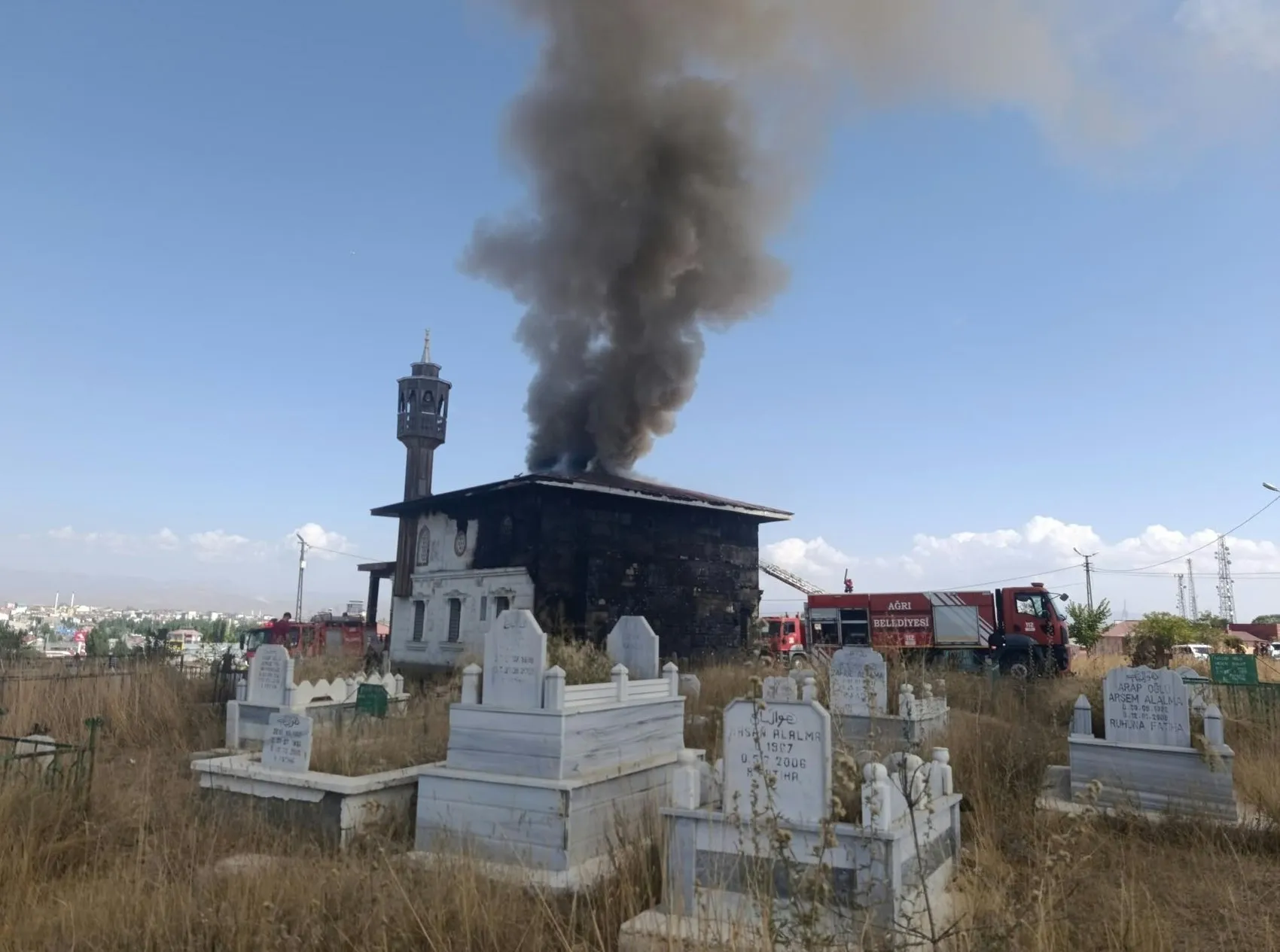 Ağrı'da henüz kapılarını açmayan camide korkutan yangın
