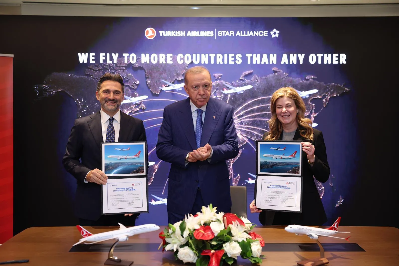 Türk Hava Yolları'ndan dev hamle: Boeing ile rekor kıran uçak anlaşması imzalandı