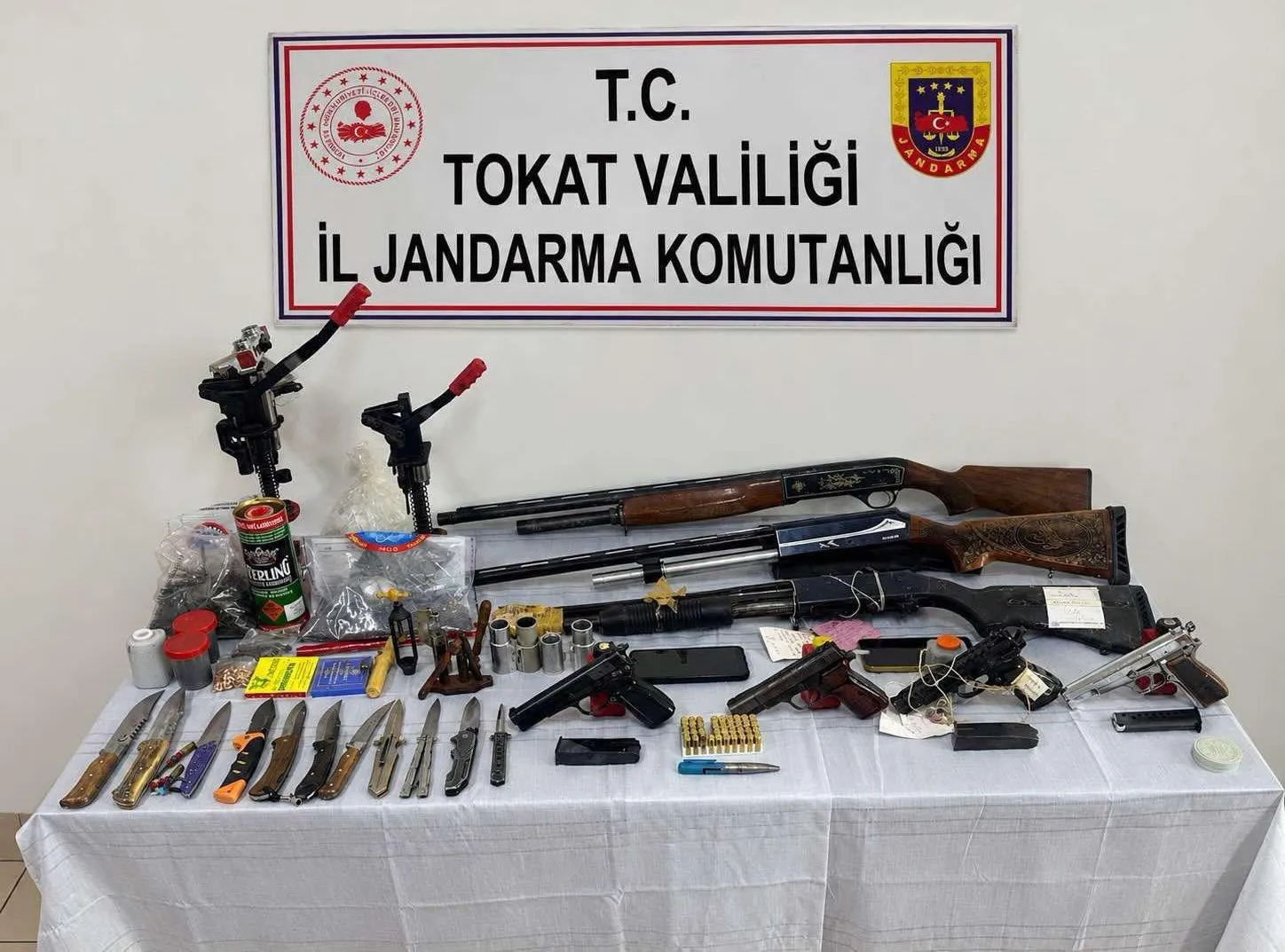 Tokat'ta yasa dışı silah trafiğine jandarma darbesi: 11 şüpheli yakalandı