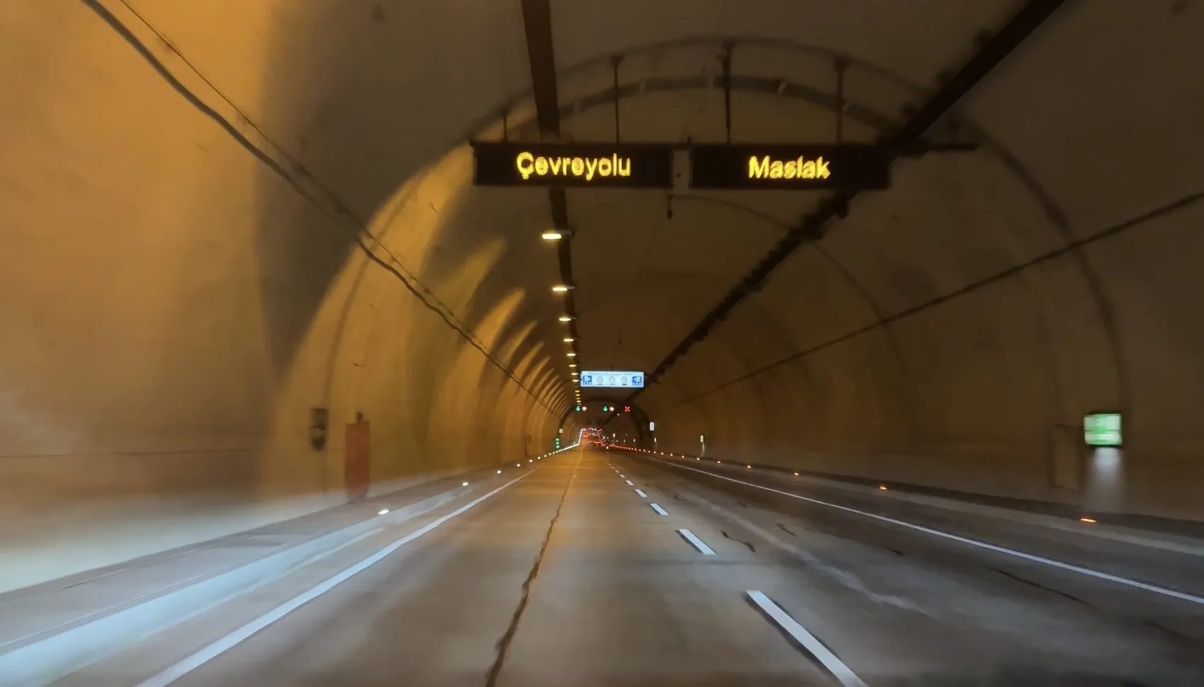 Sarıyer'de tünel içindeki o anlar saniye saniye kaydedildi: Motosikletli sürücü hayatını kaybetti