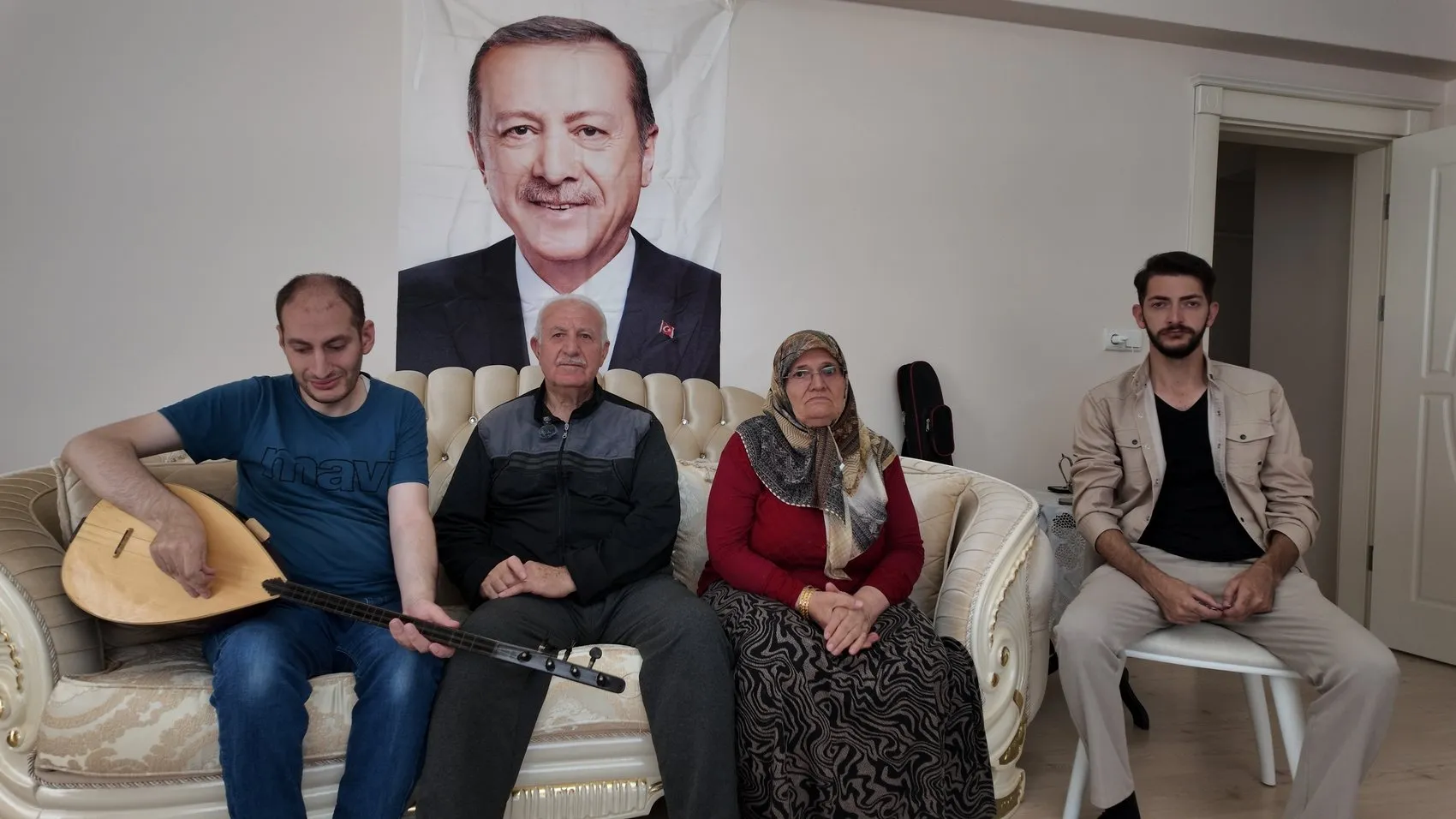 Gözleri görmüyor ama gönlünde Erdoğan sevgisi var: Bestesiyle sesini duyurmak istiyor