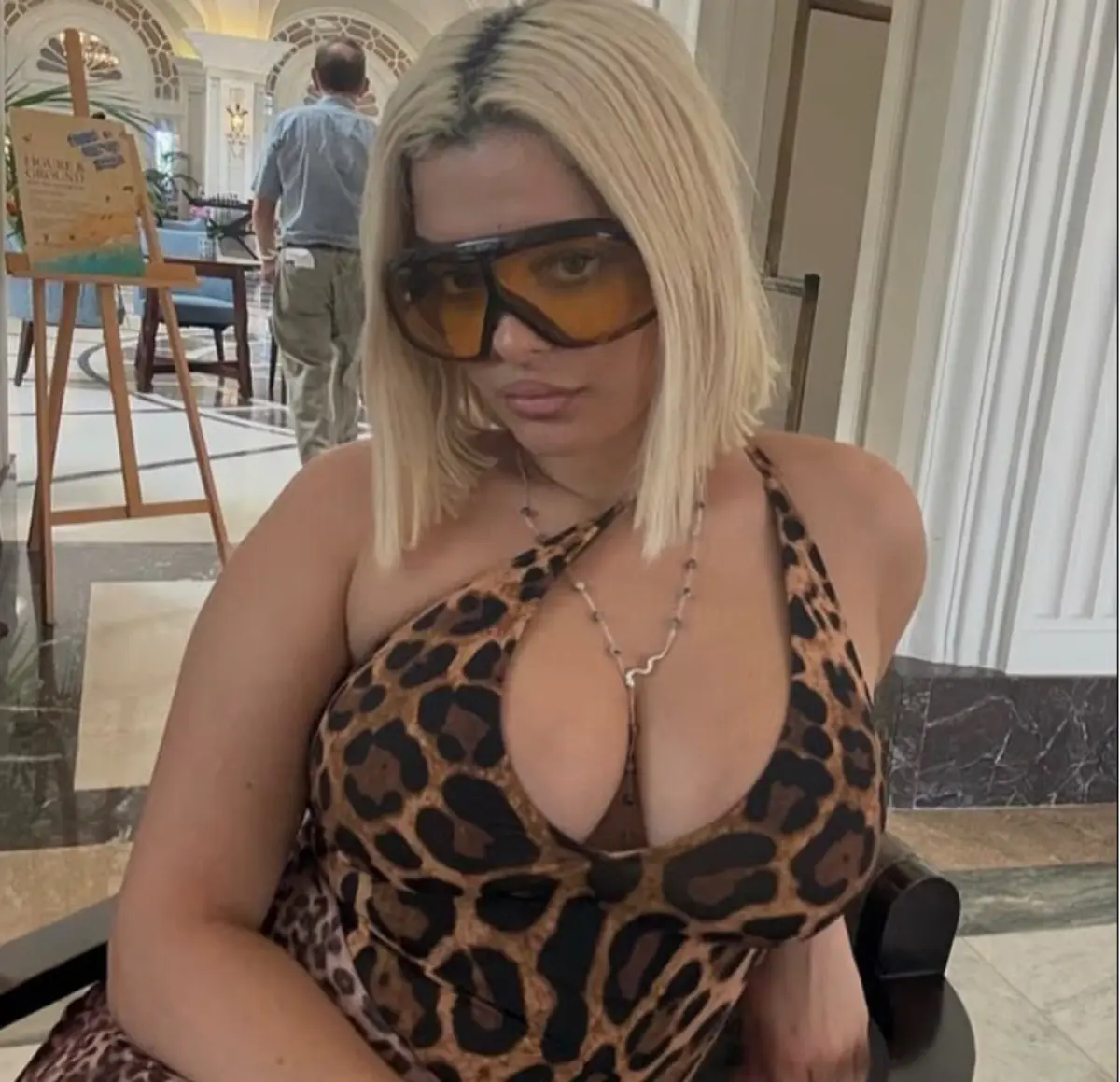 Bebe Rexha kilo aldıktan sonra göğüsleriyle ilgili yapılan yorumlara sert çıktı 1