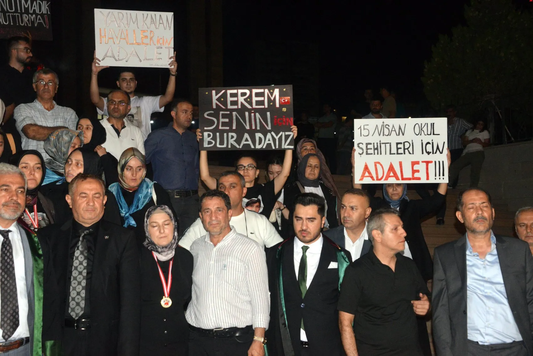 Kahramanmaraş'taki okul katliamında şok tahliye: Aileler adliye koridorlarını inletti