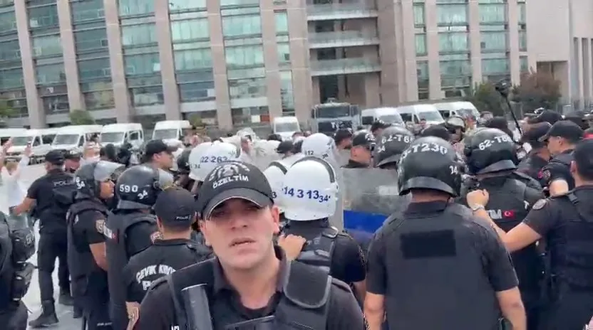Adliye önünde gergin bekleyiş: Operasyon protestosunda 22 kişi gözaltına alındı