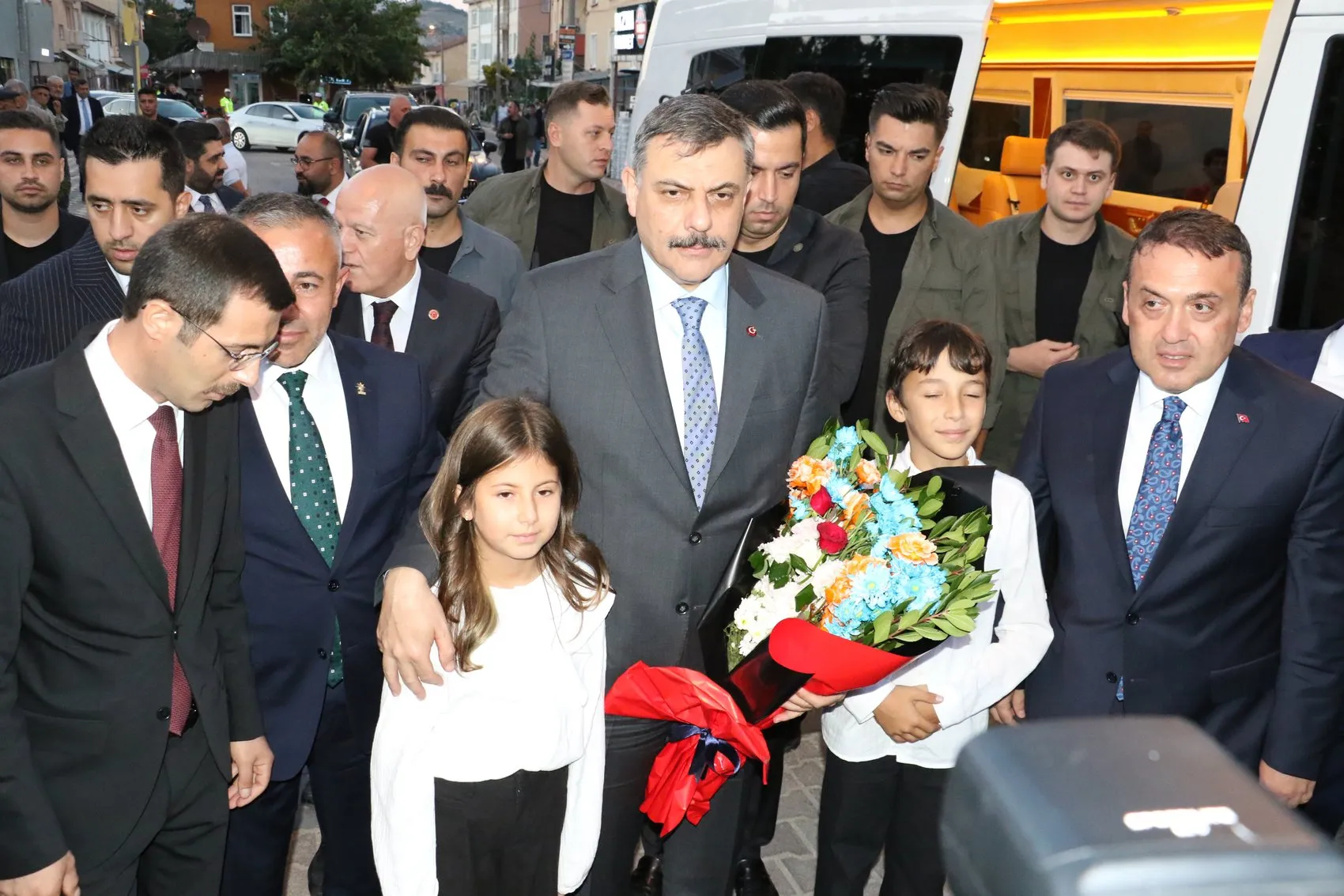 Yıllar sonra aynı topraklarda: Bakan Çiftçi'nin duygusal Yenipazar ziyareti