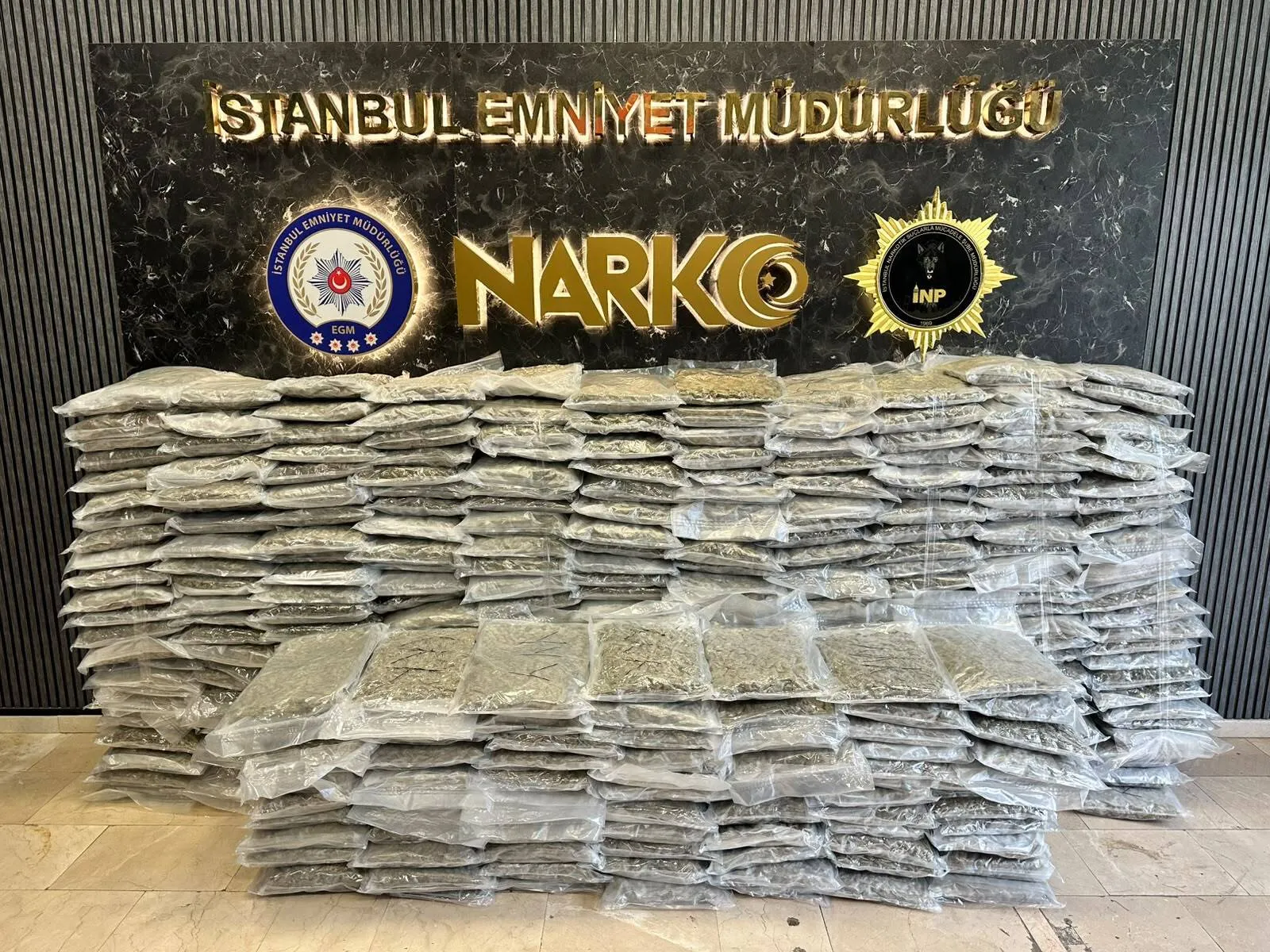 Beykoz'da narkotik baskın: Tonlarca uyuşturucu sevkiyatına büyük darbe